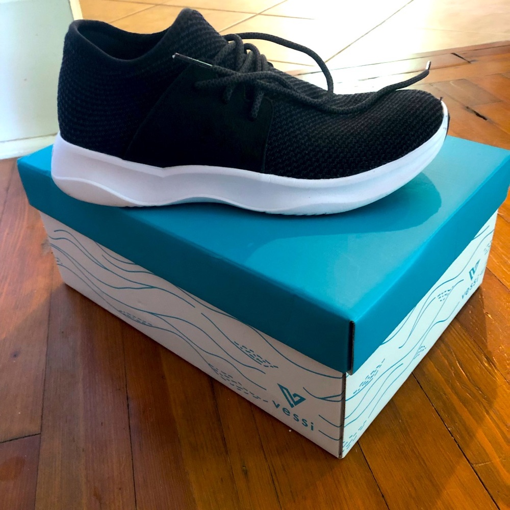 Vessi sz 8 woman’s shoe